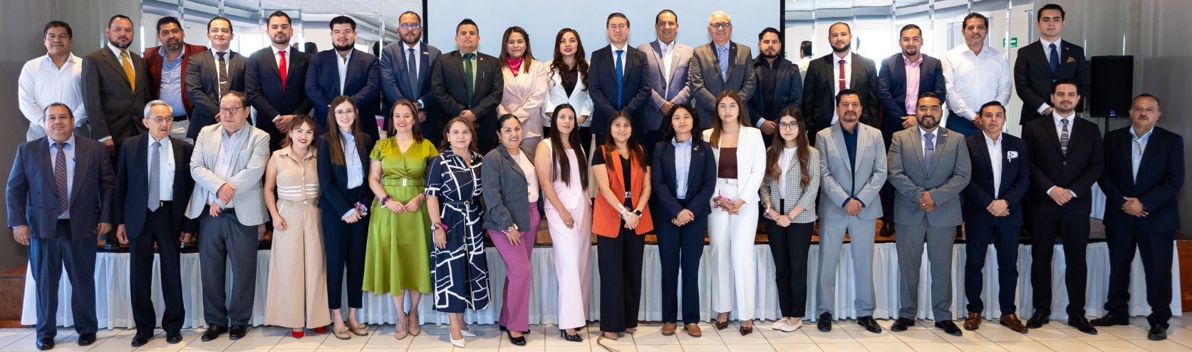 Miembros del Colegio de Contadores de Cupatitzio, A.C. reunidos en asamblea